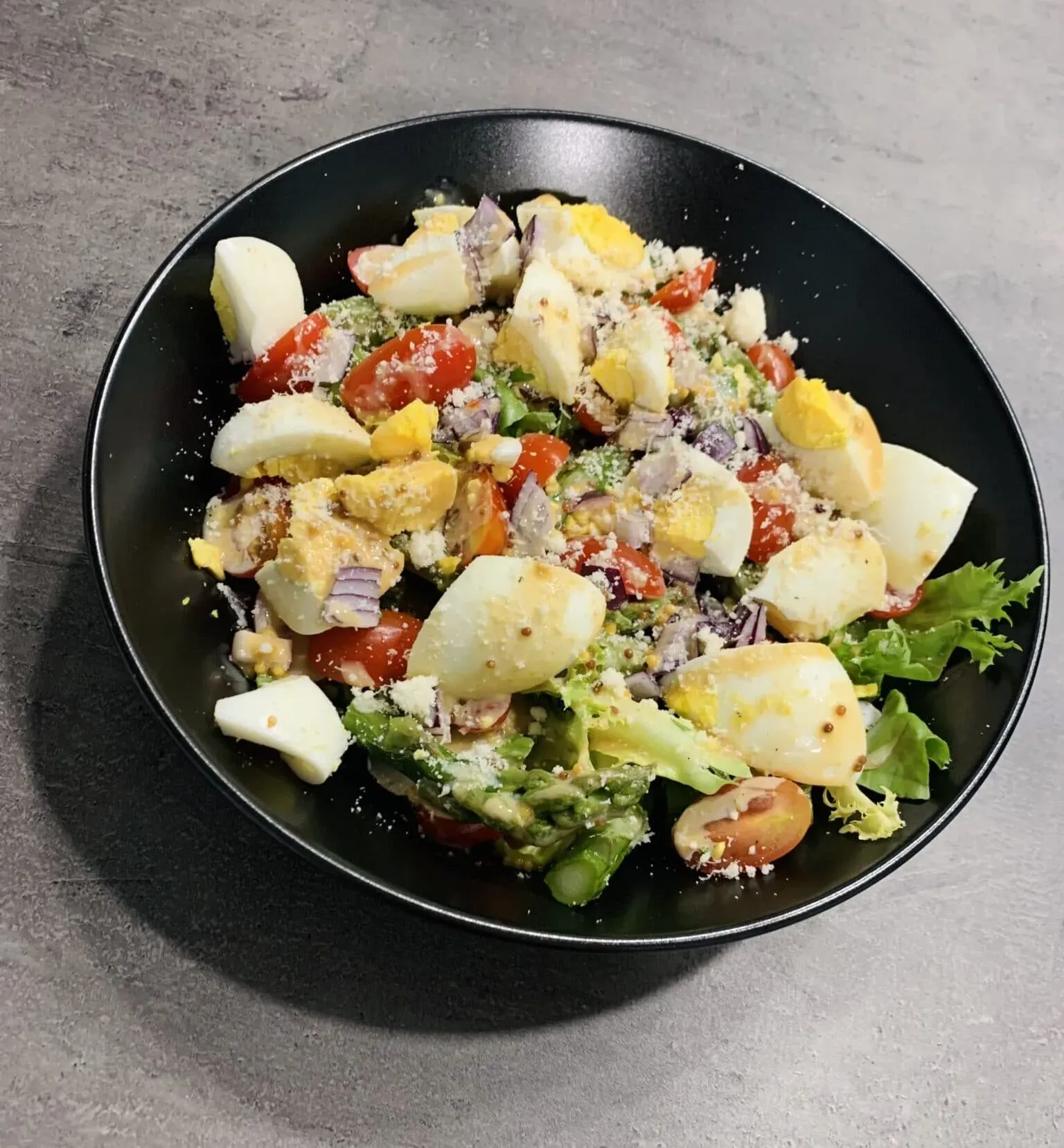 Przepis na sezonową sałatkę